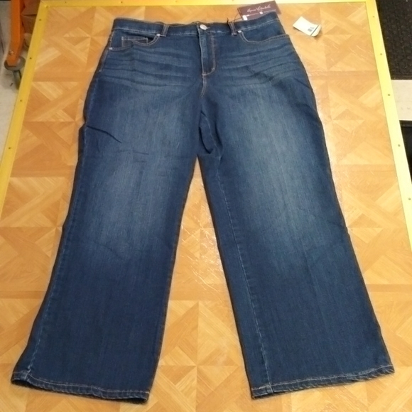 Gloria Vanderbilt High Rise Relaxed Straight Leg Petite Jeans - Picture 3 of 12